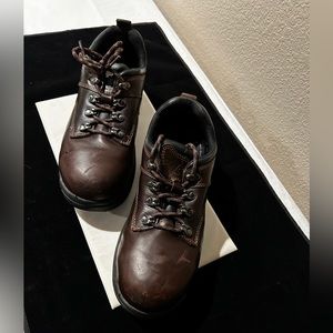 Shoe for crews safety shoes